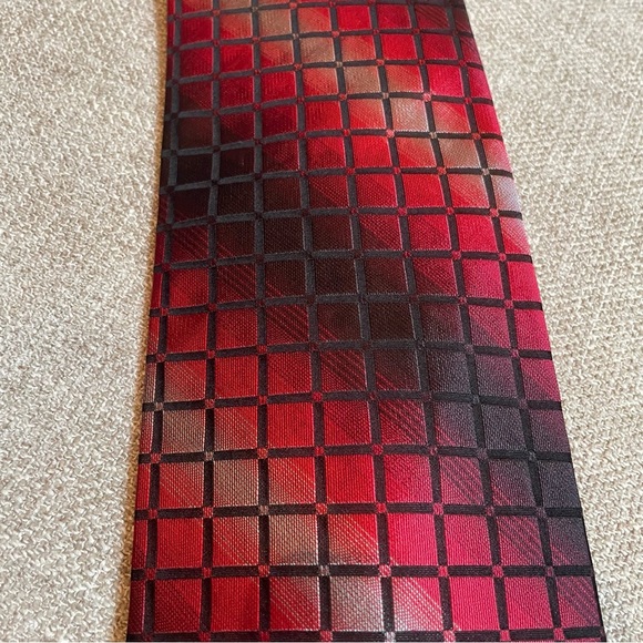 Conte di Milano Red Grey Black Square Pattern 100% Silk Men’s Geometric Tie - Picture 3 of 9
